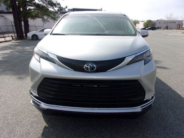 Silver Toyota Sienna with BraunAbility Side Entry Automatic In Floor conversion
