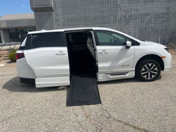 White Honda Odyssey with BraunAbility Side Entry Automatic In Floor conversion