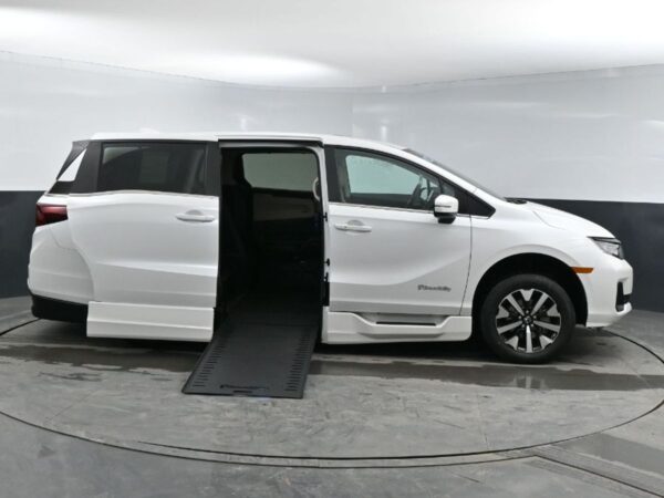White Honda Odyssey with BraunAbility Side Entry Automatic In Floor conversion