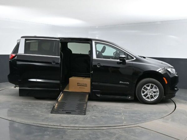 Black Chrysler Voyager with BraunAbility Side Entry Automatic Fold Out conversion