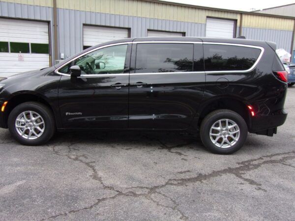 Black Chrysler Voyager with BraunAbility Side Entry Automatic Fold Out conversion