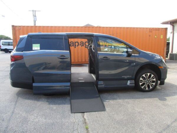 Blue Honda Odyssey with Vantage Mobility Side Entry Automatic In Floor conversion