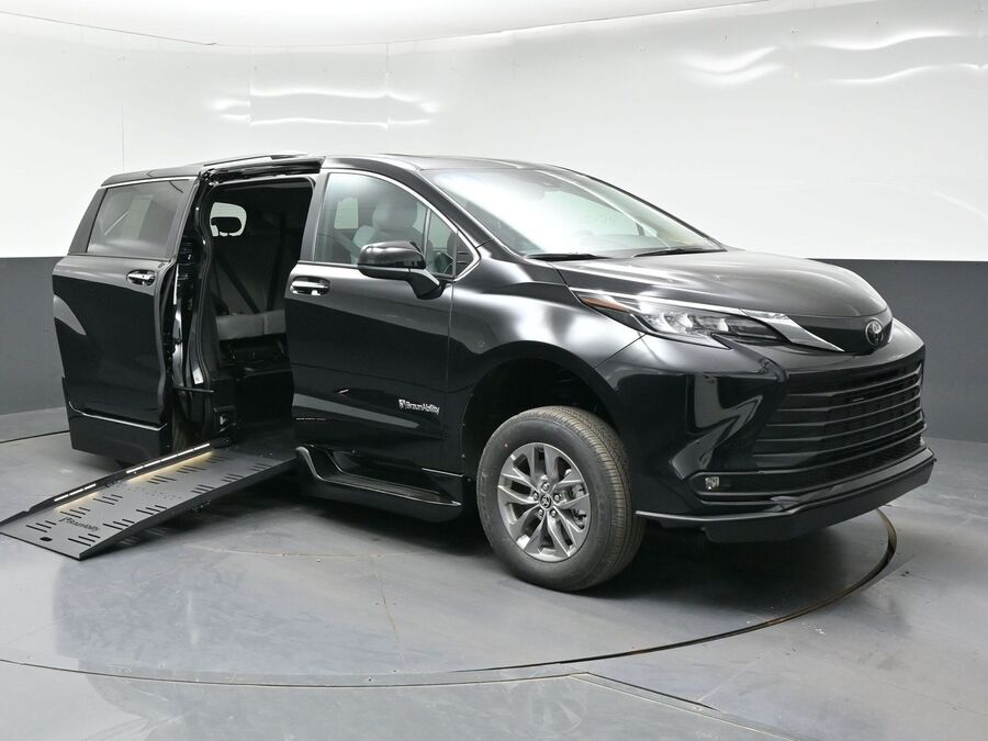 Black Toyota Sienna with BraunAbility Side Entry Automatic Fold Out conversion
