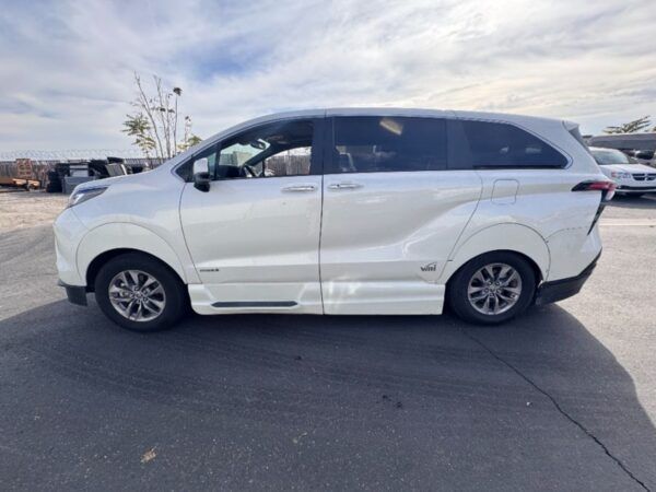 White Toyota Sienna with Vantage Mobility Side Entry Automatic In Floor conversion