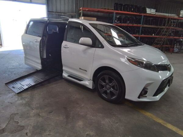 White Toyota Sienna with BraunAbility Side Entry Automatic Fold Out conversion