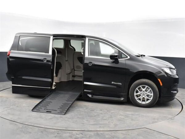 Black Chrysler Voyager with BraunAbility Side Entry Automatic Fold Out conversion