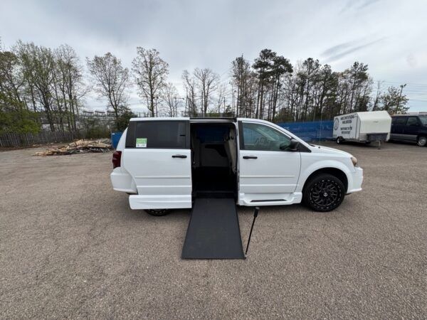 White Dodge Grand Caravan with Vantage Mobility Side Entry Automatic In Floor conversion