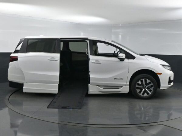 White Honda Odyssey with BraunAbility Side Entry Automatic In Floor conversion