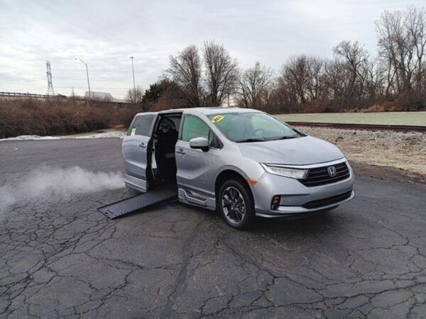 Silver Honda Odyssey with BraunAbility Side Entry Automatic In Floor conversion